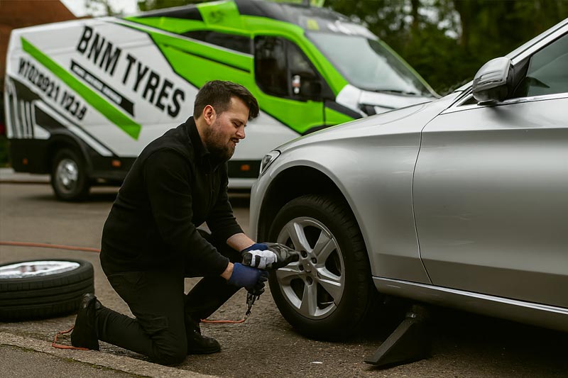 Mobile-Tyre-Fitting-in-North-London-001